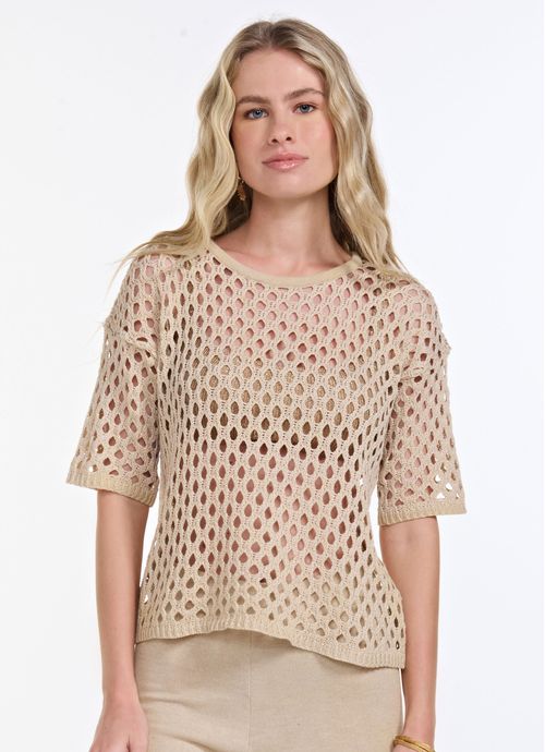 V26TR01C_065_1-CROPPED-RENATA