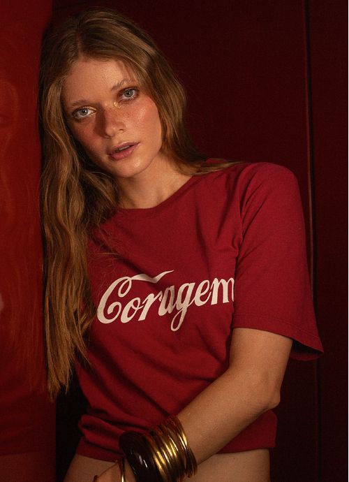 I26BL02AA_085_1-CAMISETA-CORAGEM