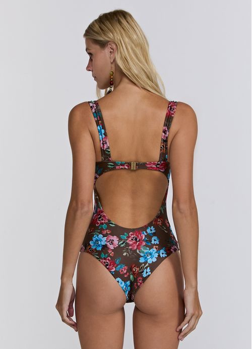 I26M01EA_00041_2-MAIO-LUCI